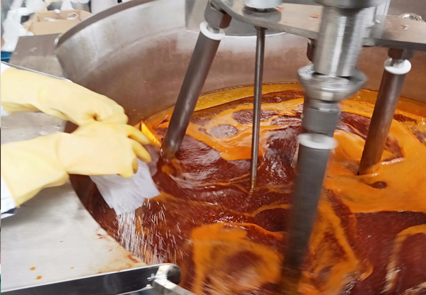 火锅底料炒锅制作美食的优势